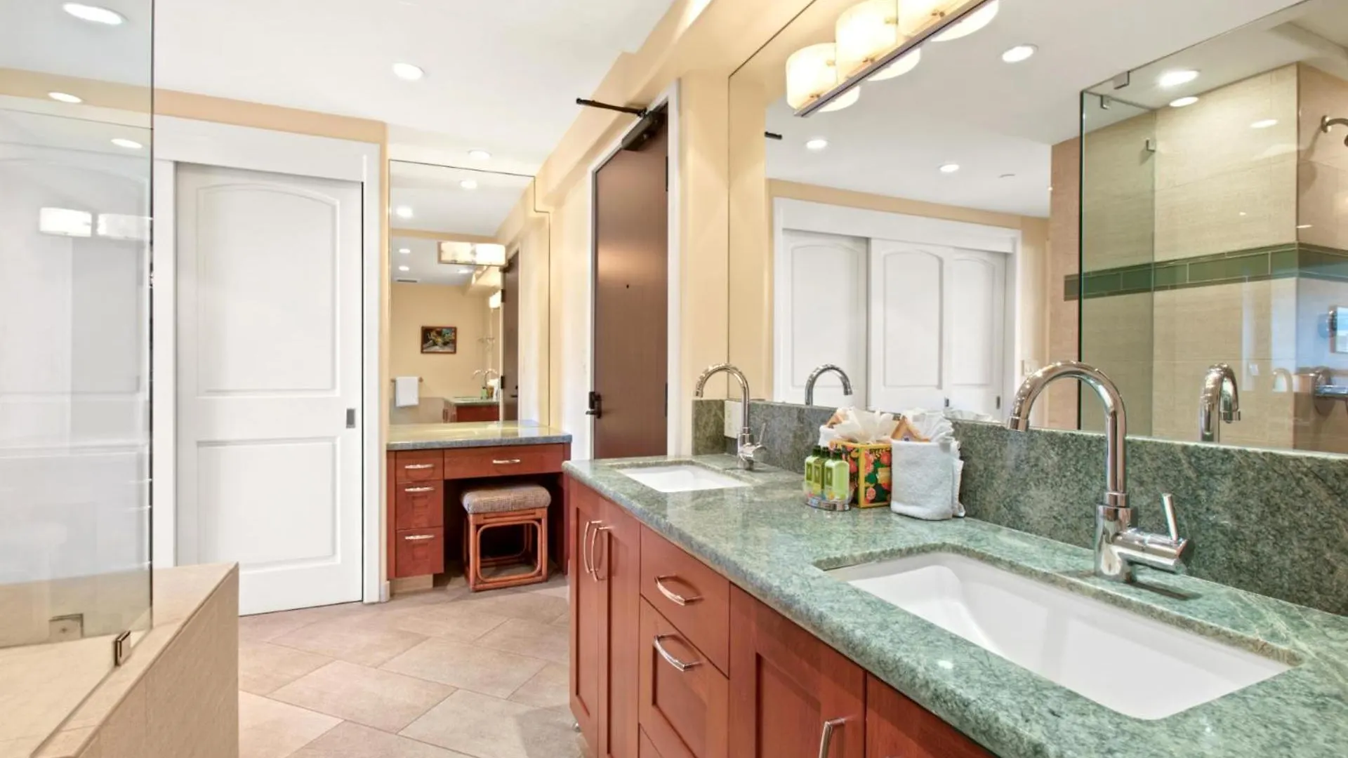 Kbm Resorts Free Car The Whaler Beachfront 2-Bedroom Condo With Spectacular Views Wh1-723